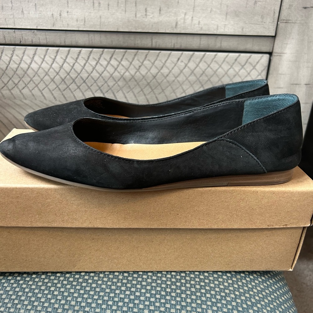 Lucky Brand Black Nubuck/Suede Flats